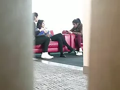С той попкой, что тетя имеет, чтобы не продлевать контракт