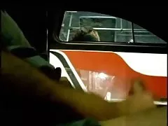 Дейзи Монро не перестает трахаться, когда она в бассейне
