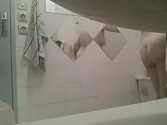 Мои кузены пытаются надеть ремешок, и они убегают