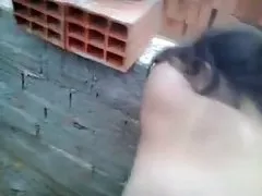Исходящая тетя настаивает на том, чтобы разбудить меня каждое утро