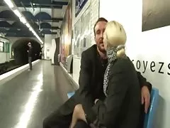 Киску, если это моя тетя, которая голая в моей комнате