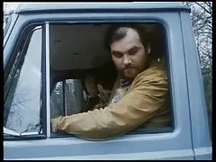 Две сочные и голодные киски для очень жесткого петуха