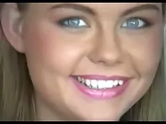 У массажистки очень длинные руки ... И еще одно