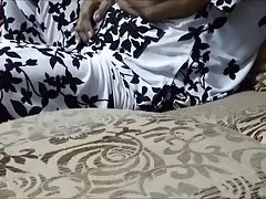 Они настолько возбужденны, что начинают трахаться на улице
