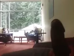 Ава Аддамс к нему, чтобы поесть хороших петухов!