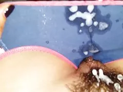 мусульманская девушка хочет сжечь порно